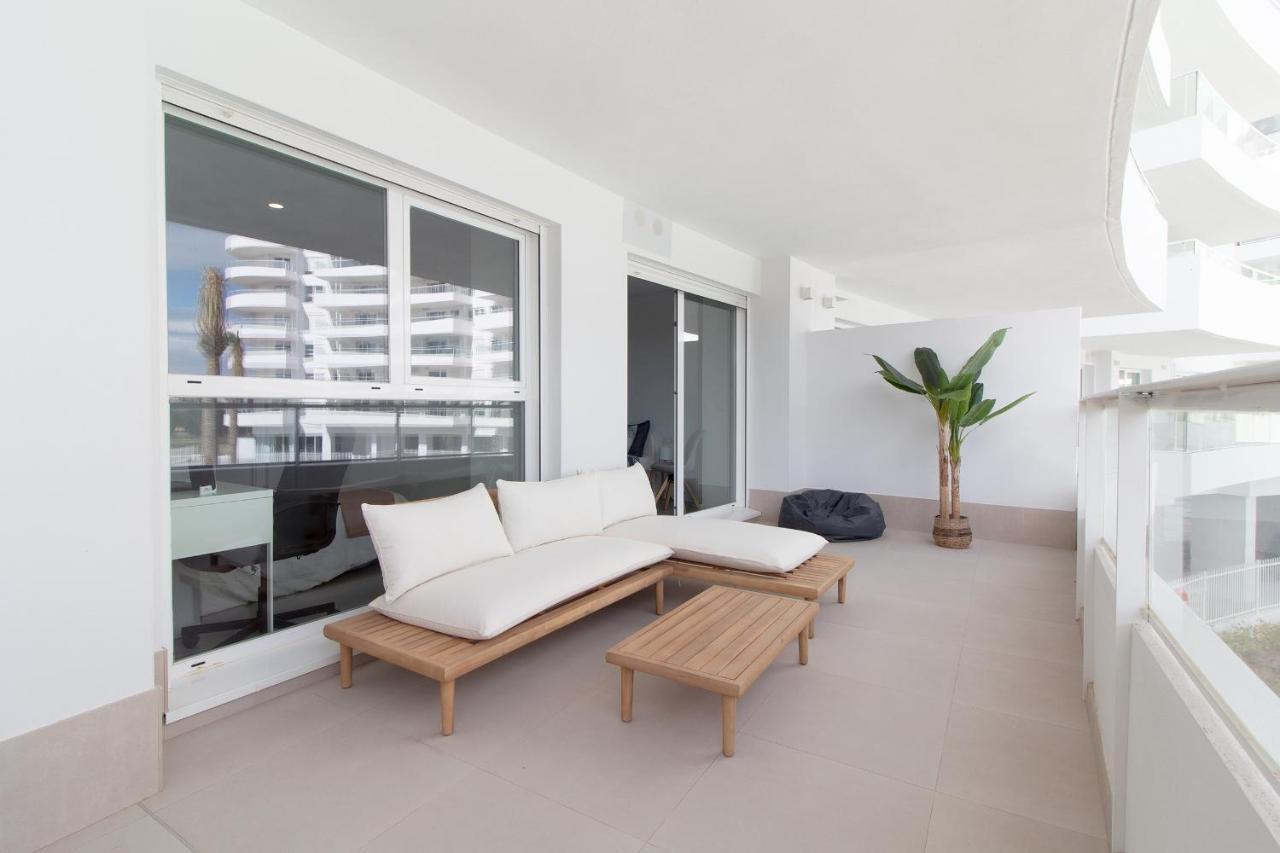 Global Properties, Con Terraza Y Vistas A La Piscina En Gran Canet Apartment *